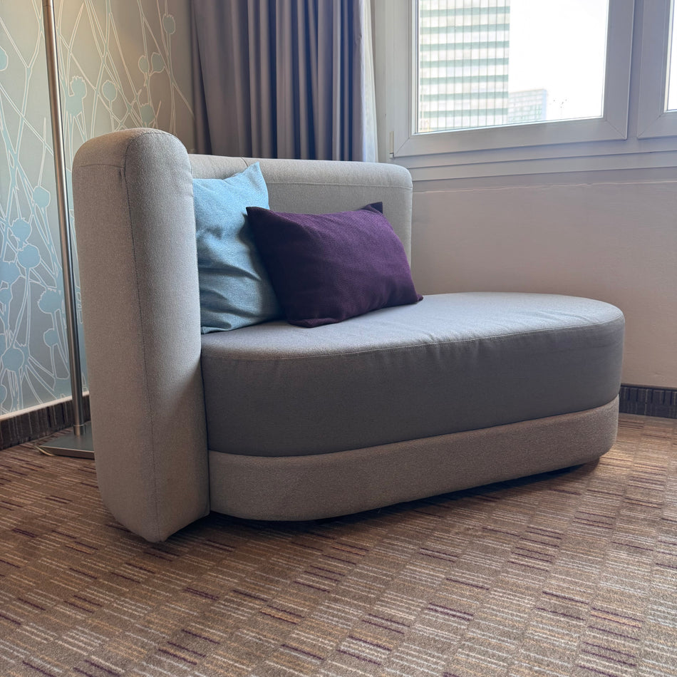Ottomane Loungesofa grau Stoff Hotelsofa 2-Sitzer gebraucht L