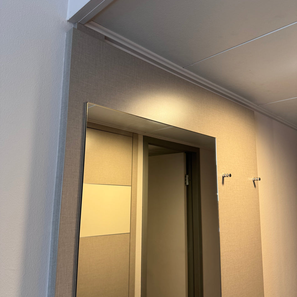 Hotel Wandspiegel grau mit Garderobe Spiegel gebraucht