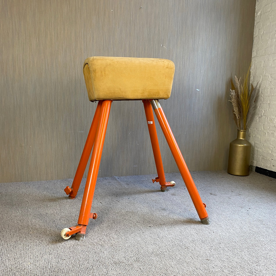 Turnpferd gebraucht braun orange