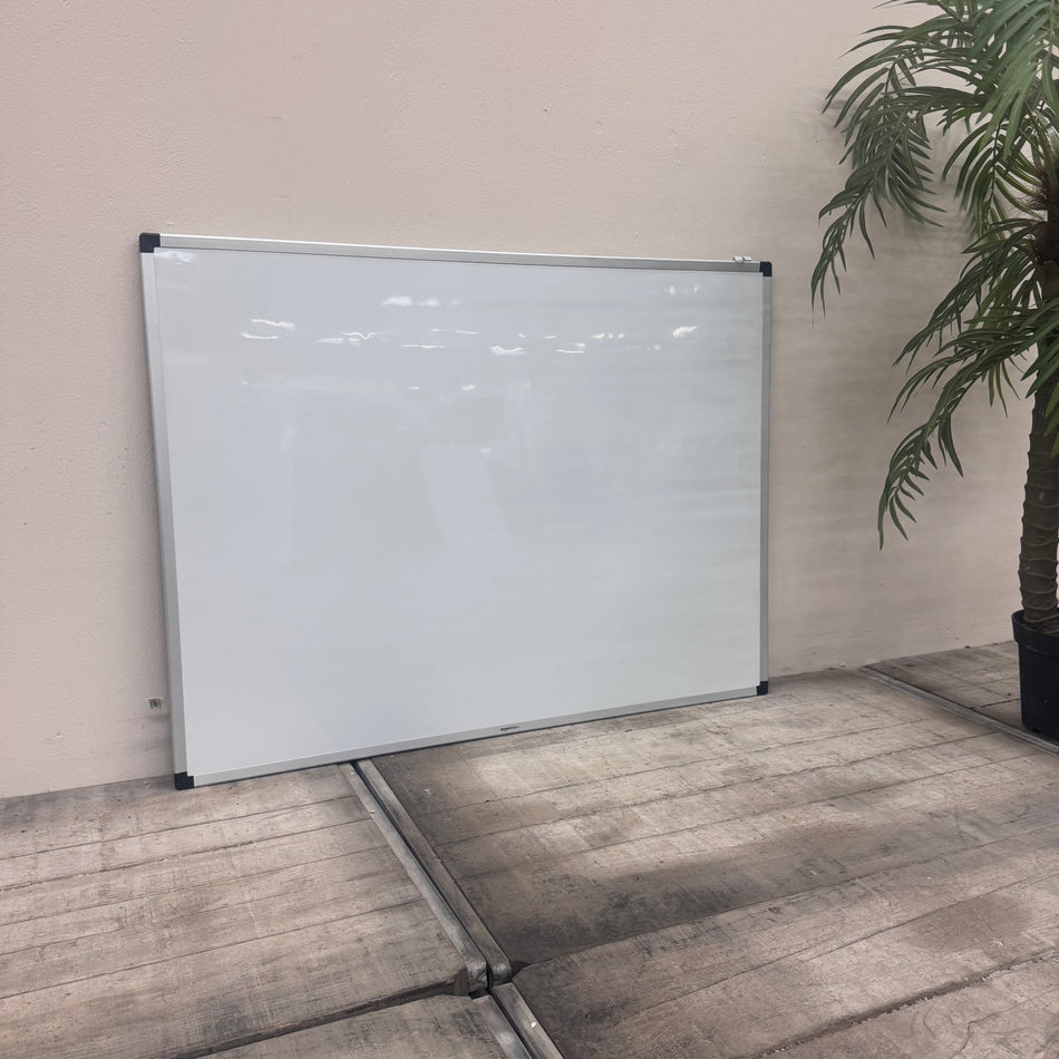 Whiteboard 90x120 Schreibtafel Weiß Metallrahmen Magnetisch Bürobedarf Gebraucht