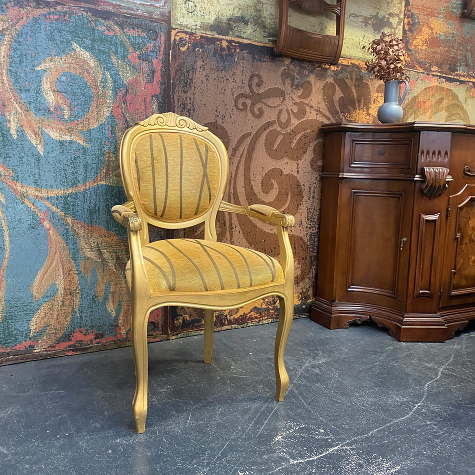 Barocker Armlehnstuhl mit gestreiftem Polster – eleganter Vintage Stuhl gebraucht