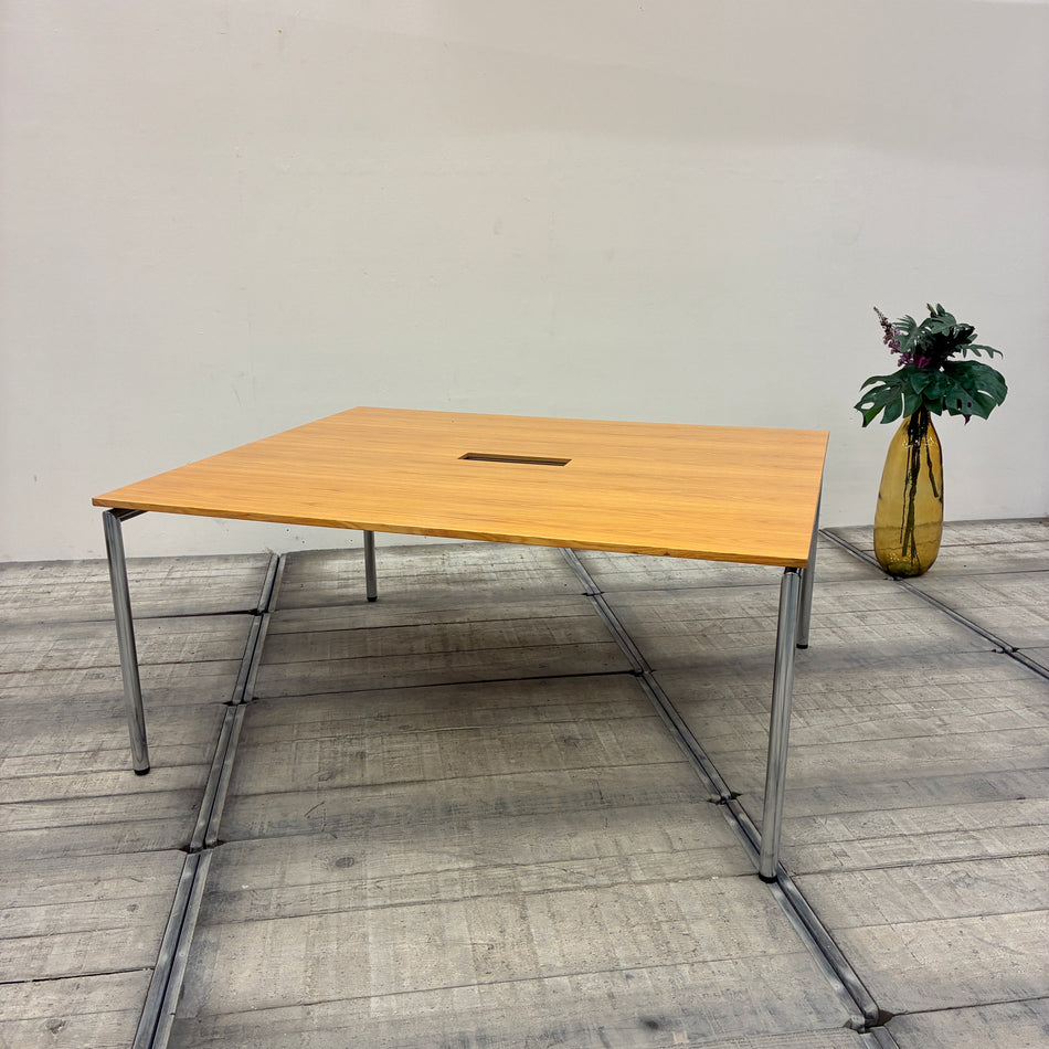 Four Design Besprechungstisch Konferenztisch klappbar Holz Kabeldurchlass Chromgestell Tisch Gebraucht