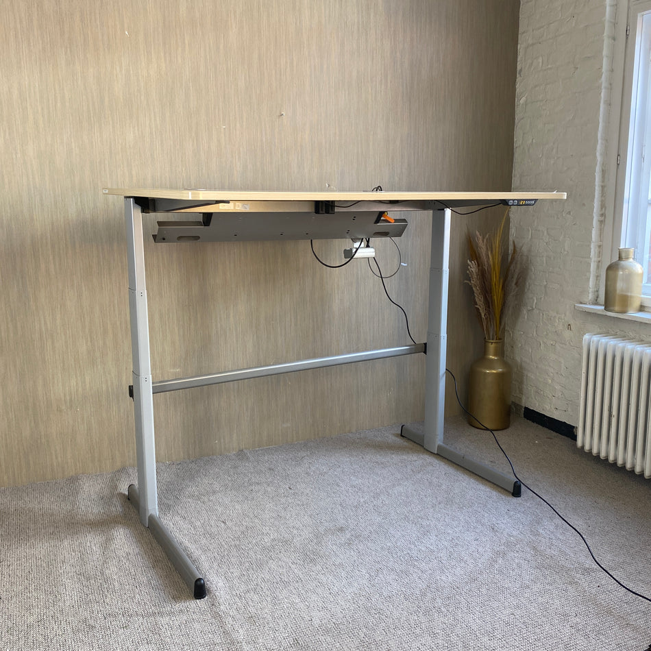 Cockpit Schreibtisch gebraucht elektrisch höhenverstellbar 160x80cm Tisch
