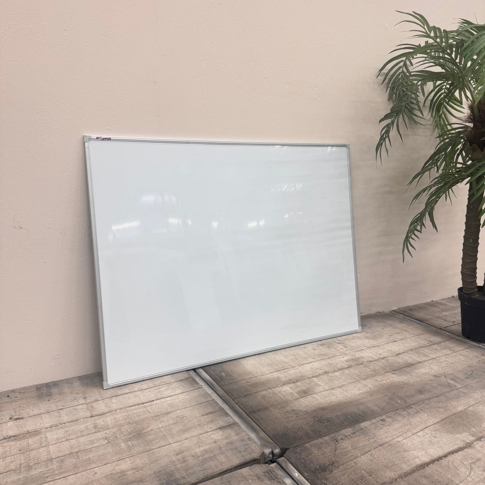 Whiteboard 90x120 Schreibtafel Weiß Metallrahmen Magnetisch Bürobedarf Gebraucht