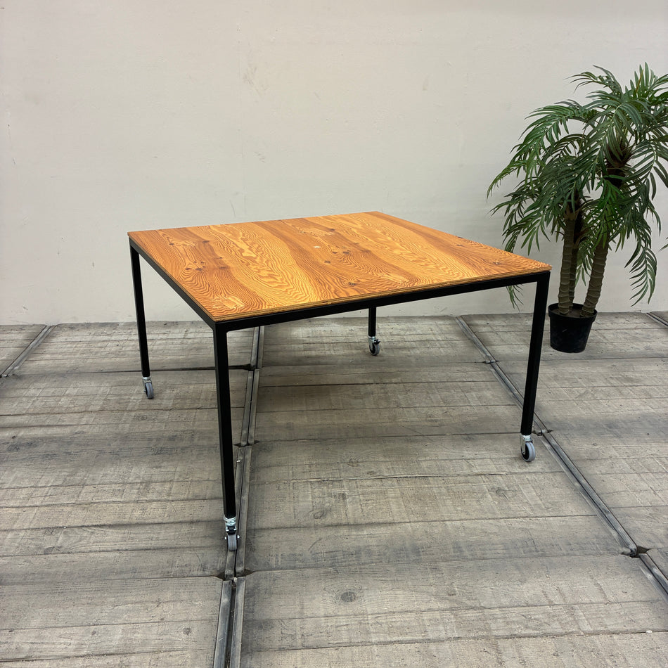 Schreibtisch Echtholz Multiplex Schwarz Rollen 120x120 Besprechungstisch Tisch Gebraucht