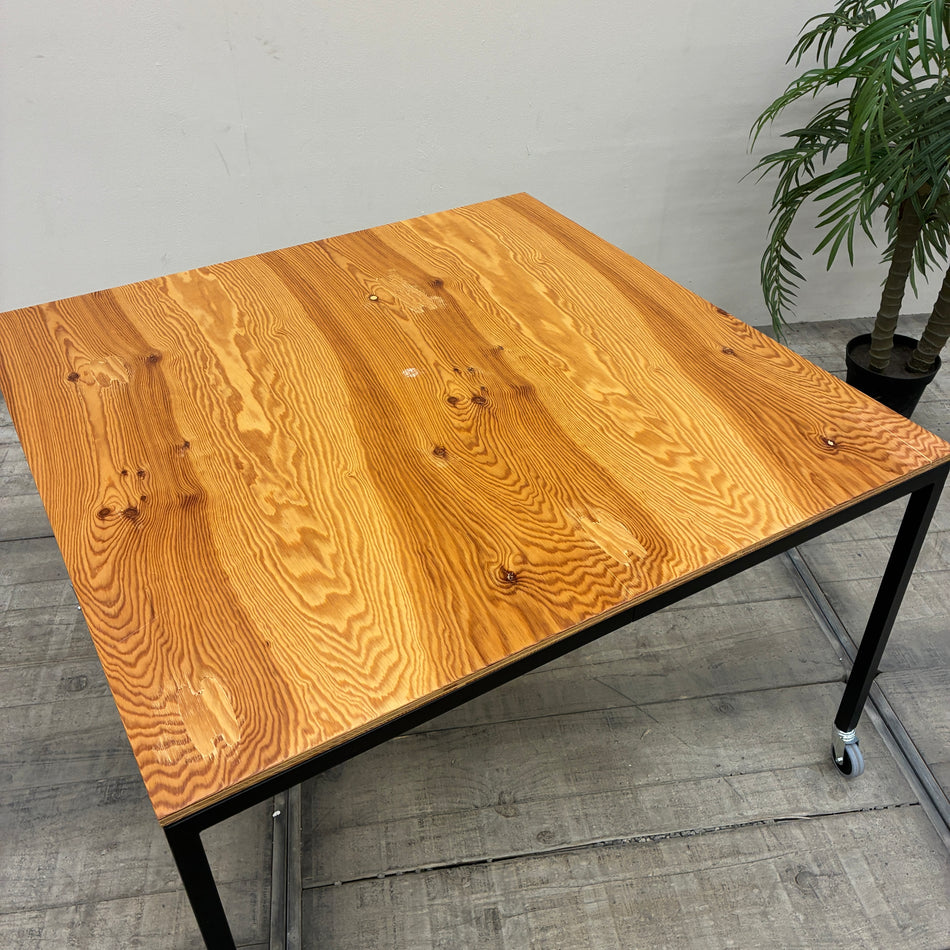 Schreibtisch Echtholz Multiplex Schwarz Rollen 120x120 Besprechungstisch Tisch Gebraucht
