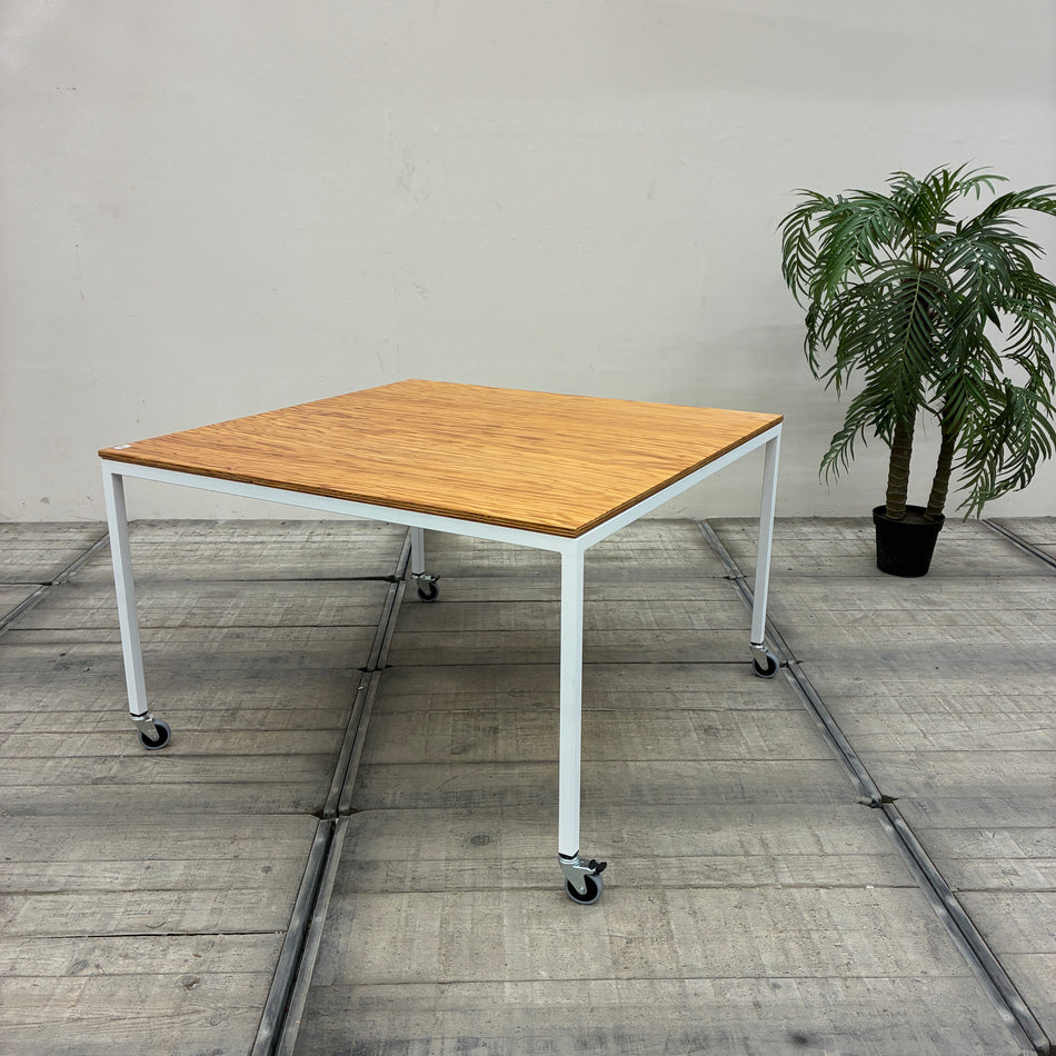 Schreibtisch Echtholz Multiplex Weiß Rollen 120x120 Besprechungstisch Tisch Gebraucht