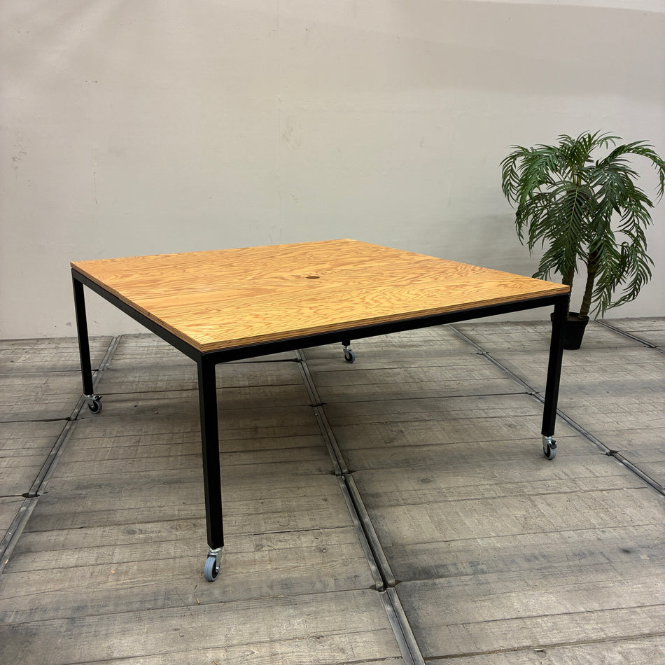 Schreibtisch Echtholz Multiplex Schwarz Rollen 160x160 Besprechungstisch Tisch Gebraucht