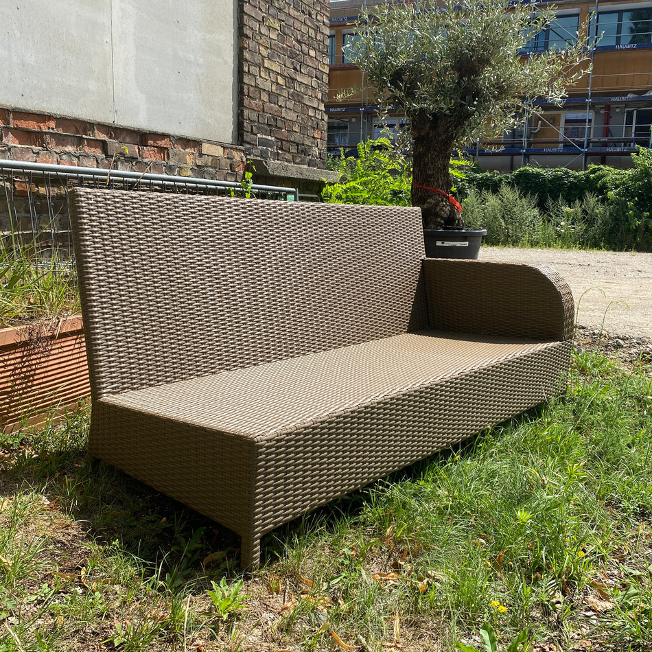 Outdoor Rattan Sofa Mangelware gebraucht dunkel 3 R ohne Kissen