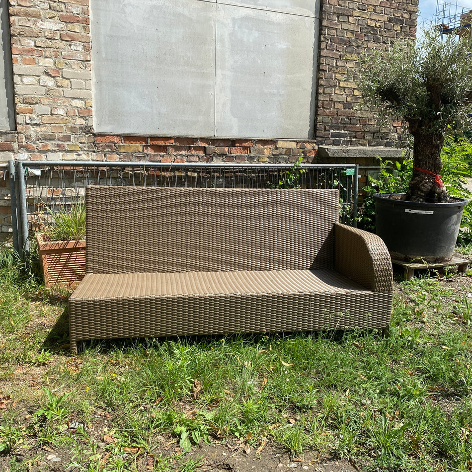 Outdoor Rattan Sofa Mangelware gebraucht dunkel 3 R ohne Kissen