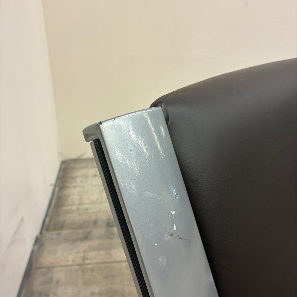 Kusch+Co Wartebank Braun Kunstleder Flughafenbank 3er Bank mit Tisch Sitzbank Gebraucht