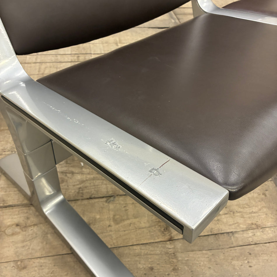 Kusch+Co Wartebank Braun Kunstleder Flughafenbank 4er Bank mit Tisch Sitzbank Gebraucht
