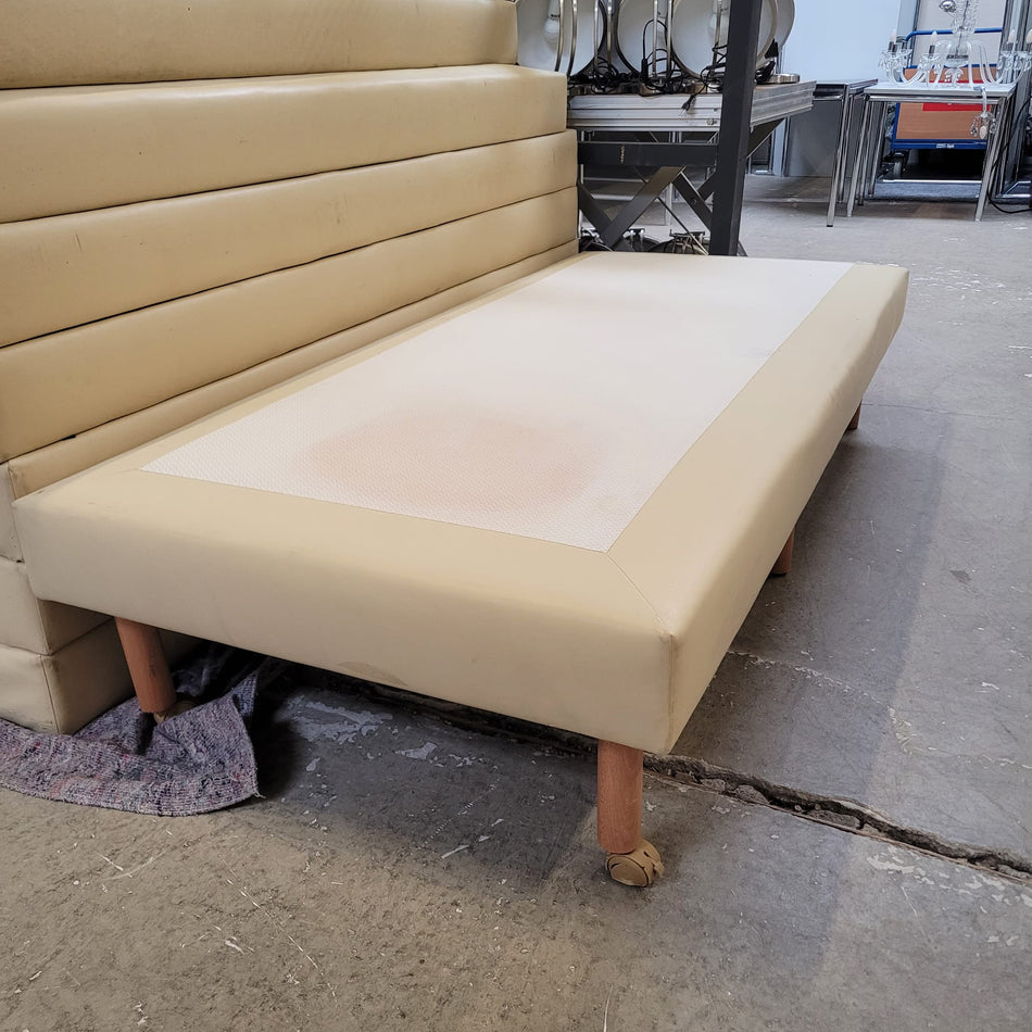Bettgestell gebraucht creme 90x200 ohne Matratze Bett