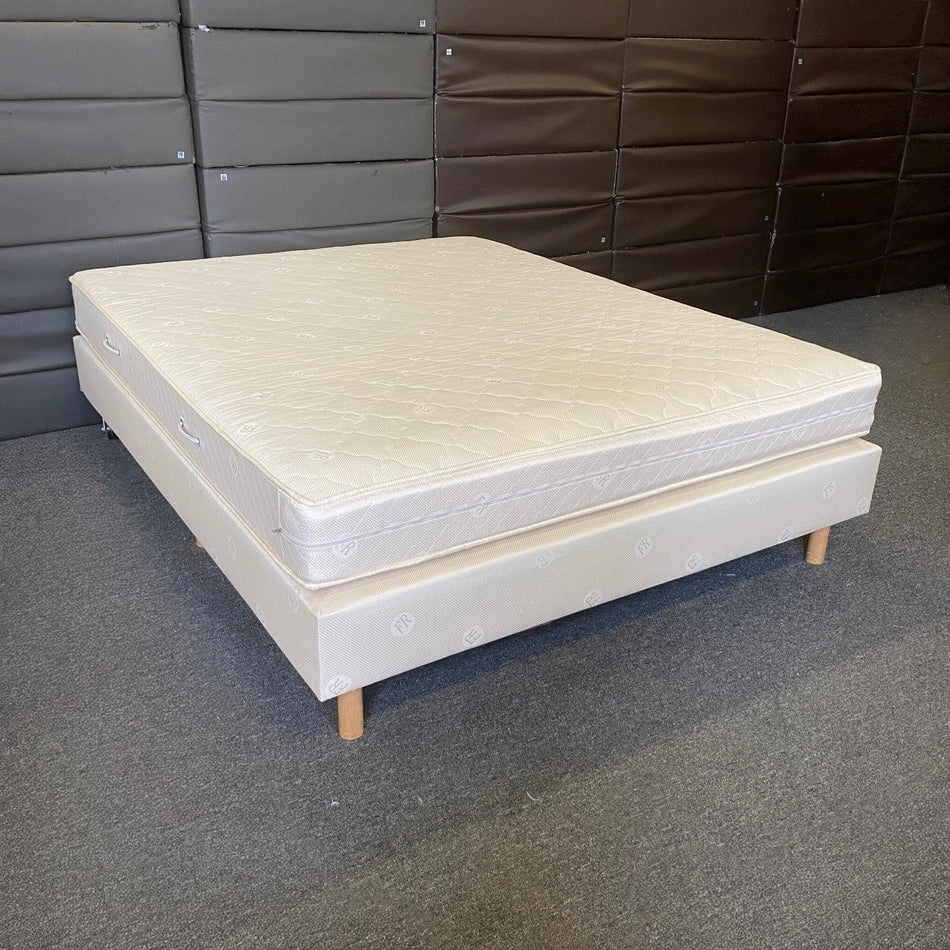 Boxspringbett gebraucht creme 160x200 inkl Matratze Bett