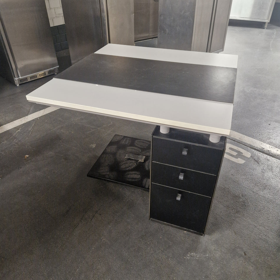 Schreibtisch Bulo Tisch massiv Büro 100x100