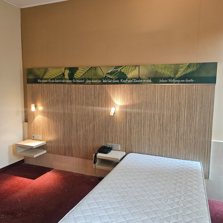 Kopfteil inklusive 2x Nachttisch und 2x Lampe Zebrano