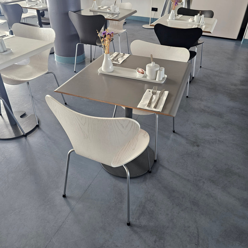 Klapptisch Restauranttisch Tisch grau aus Design-Hotel