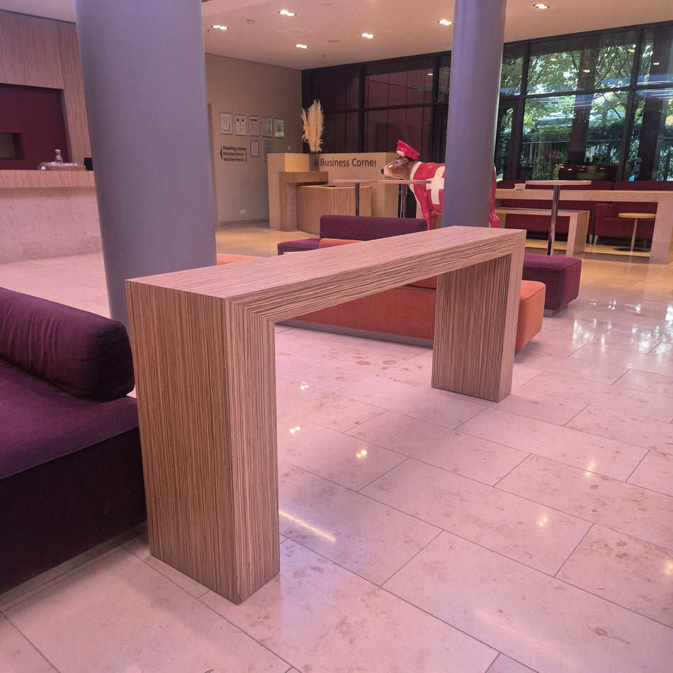 Stehtisch lang Lobby Zebrano