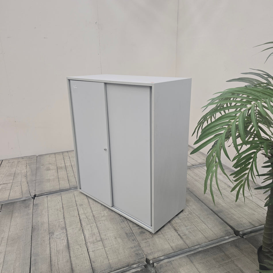 PLANMÖBEL Schiebetürenschrank Highboard 100cm Grau Holz Büromöbel Schrank Gebraucht
