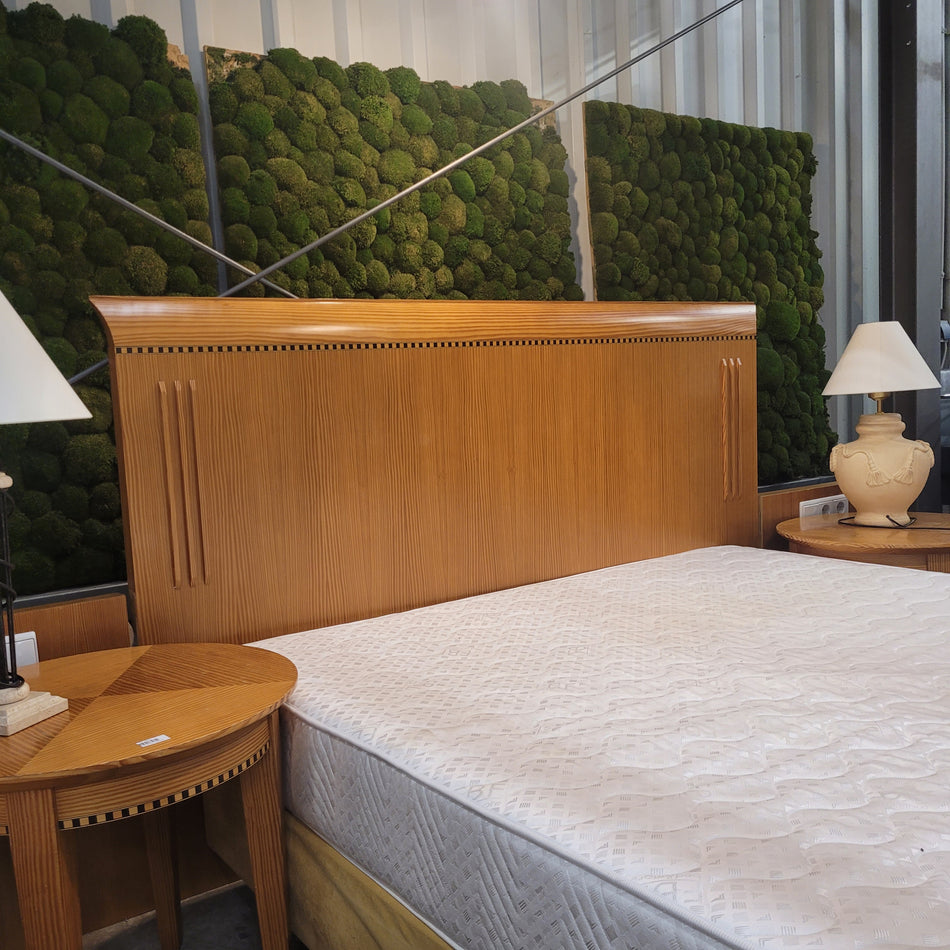 Bettkopfteil aus Kiefer-Furnier mit Seitenpaneelen & Steckdosen – klassisches Design – gebraucht