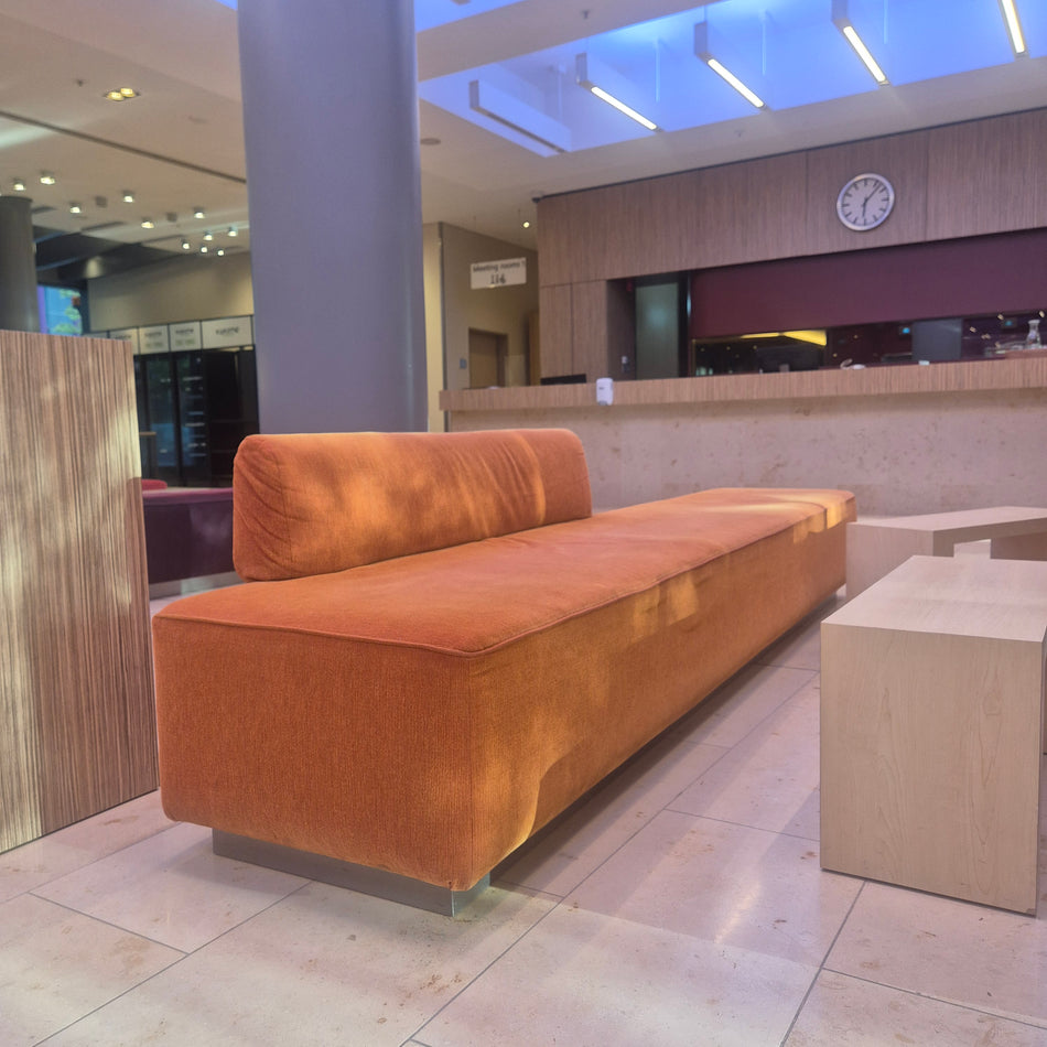 Sitzbank orange Lobby