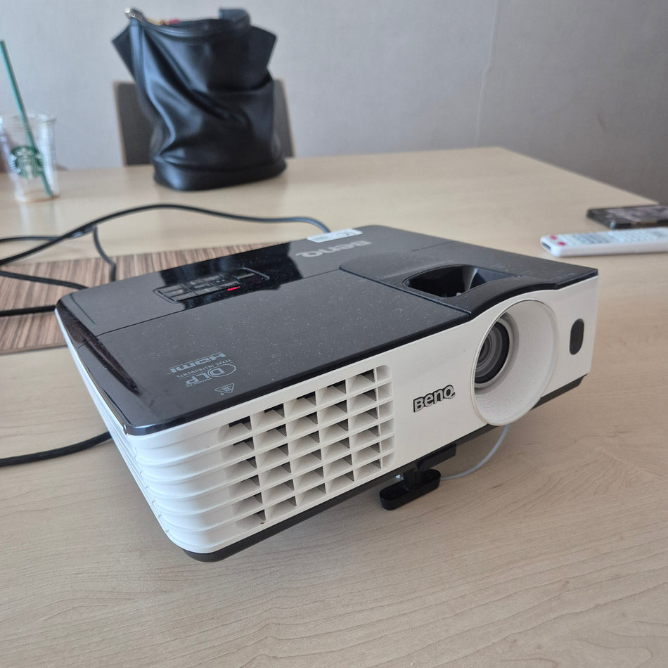 Beamer Benq MH680 schwarz