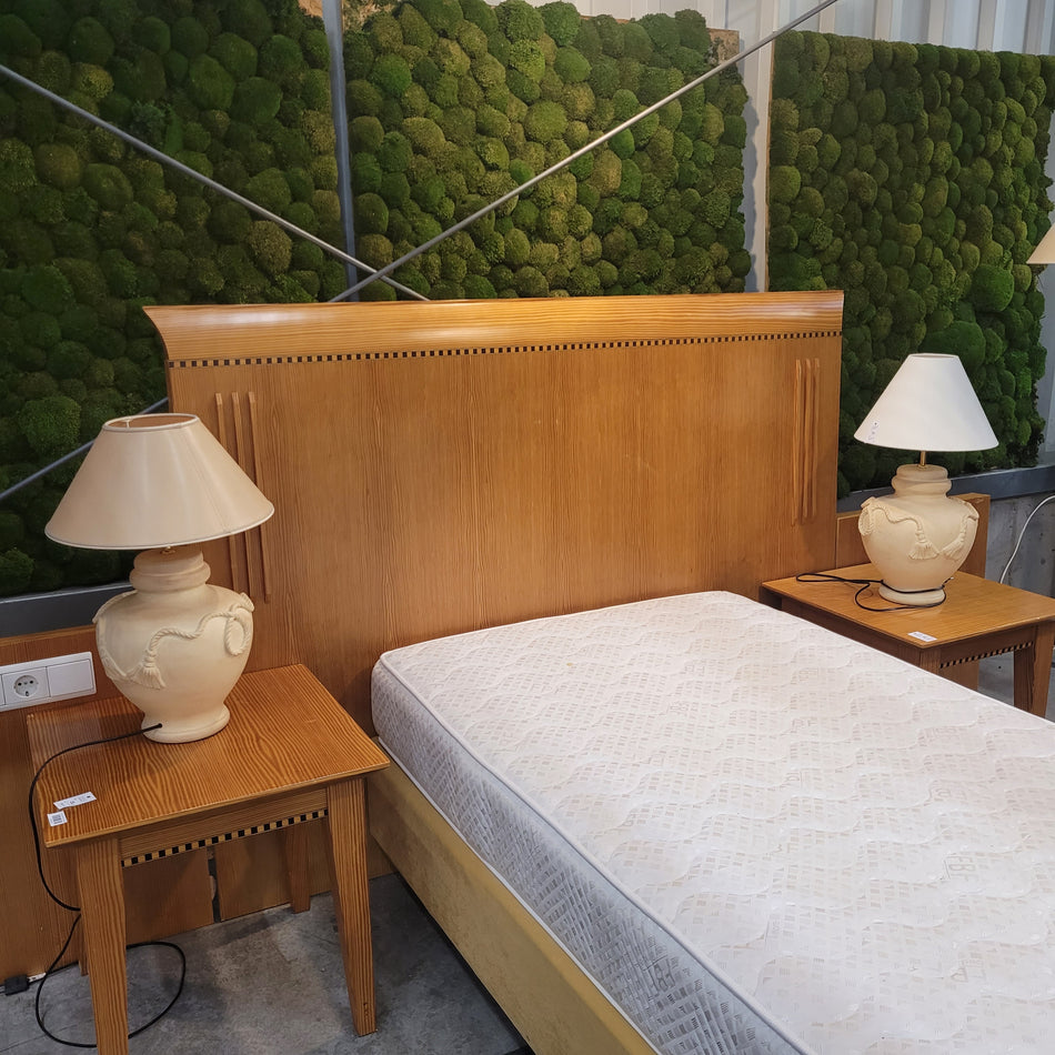 Bettkopfteil aus Kiefer-Furnier mit Seitenpaneelen & Steckdosen – klassisches Design – gebraucht klein