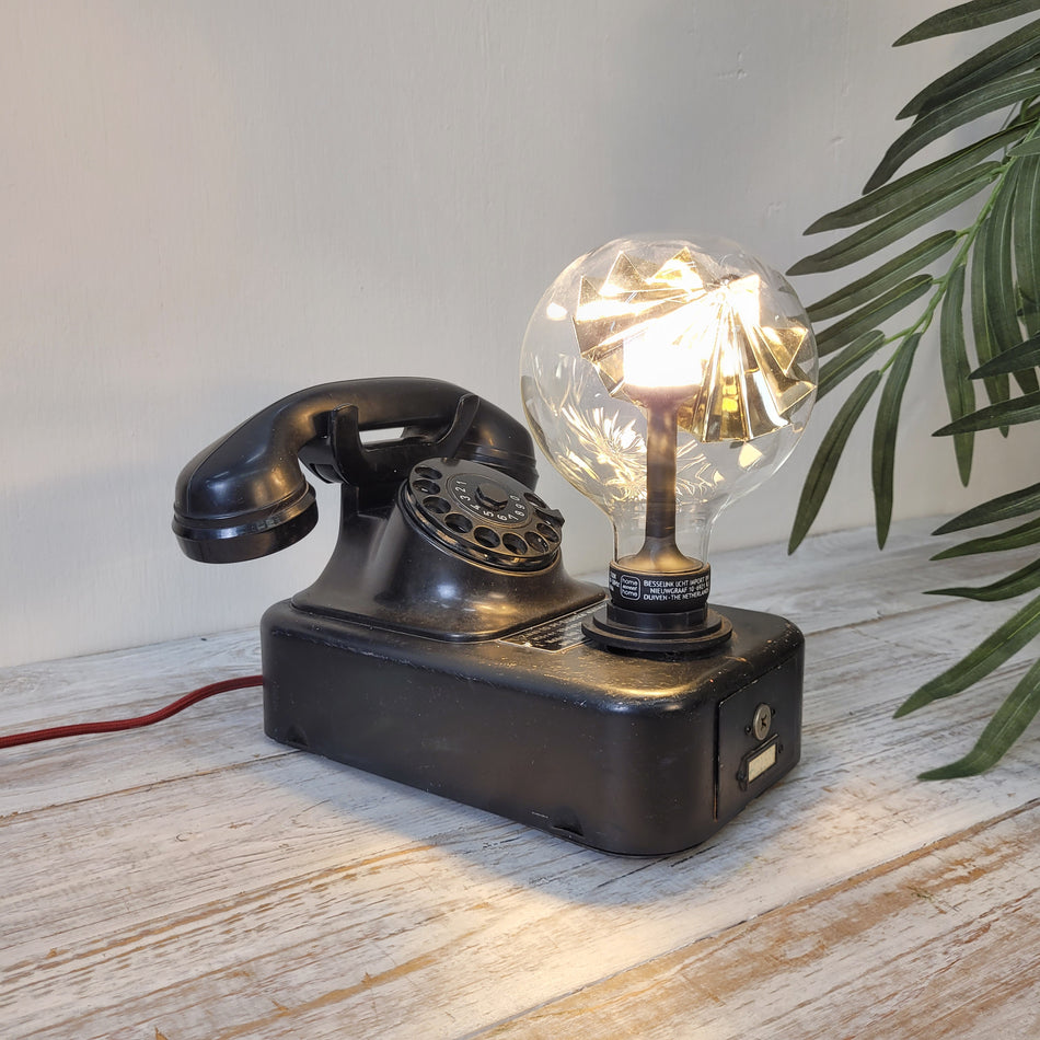 Thomas Klotz Tischlampe „Old Phone“ Upcycling W48 Telefon Unikat Design Lampe