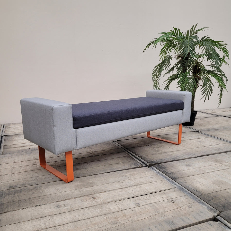 Sitzbank Grau Orange Kunstleder Stoff Designbank Hotel Gebraucht
