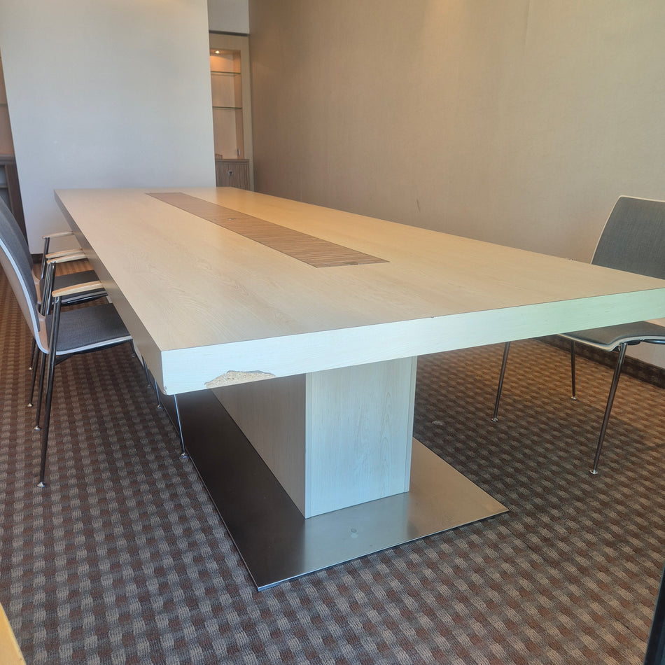 Konferenztisch selbstabbau