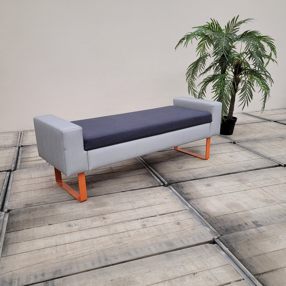 Sitzbank Grau Orange Kunstleder Stoff Designbank Hotel Gebraucht
