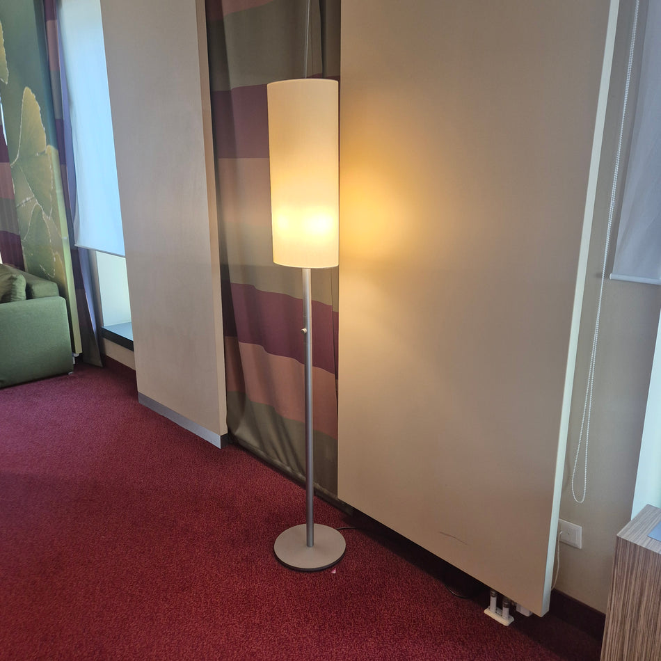Stehlampe
