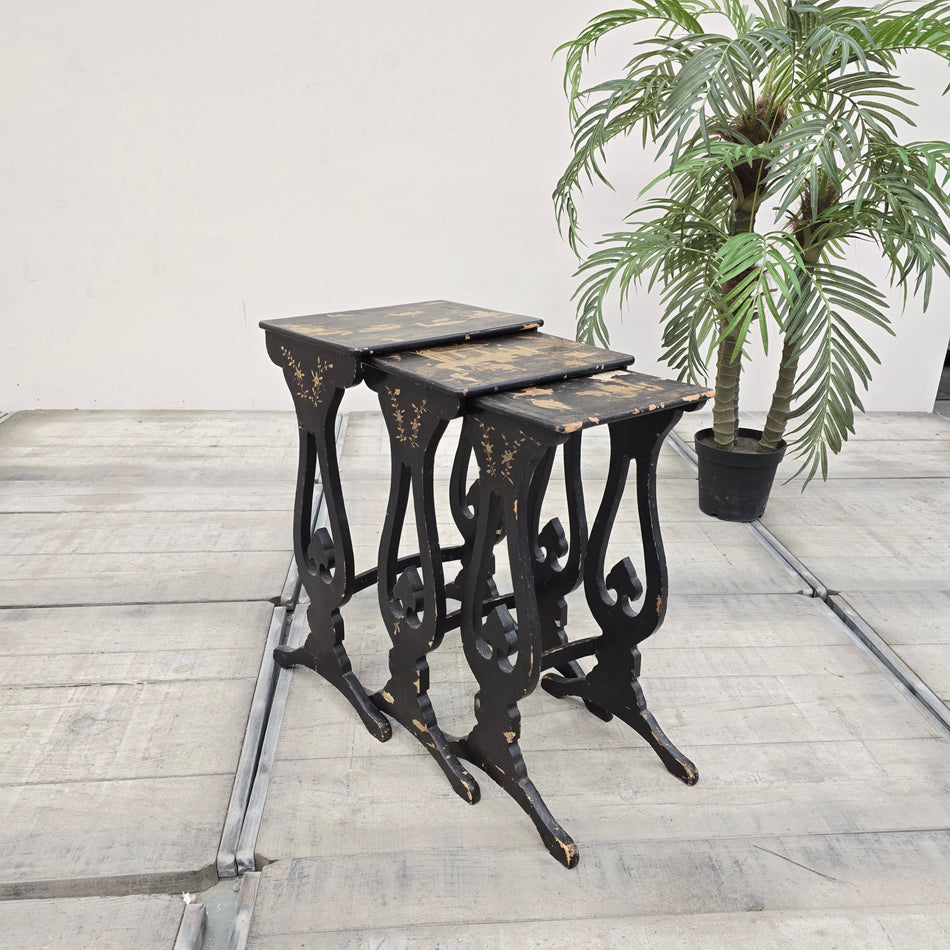 Satztische Beistelltische 3-teilig. Schwarz Gold Holz 19. Jhr. mit Chinoiserie-Deko Vintage
