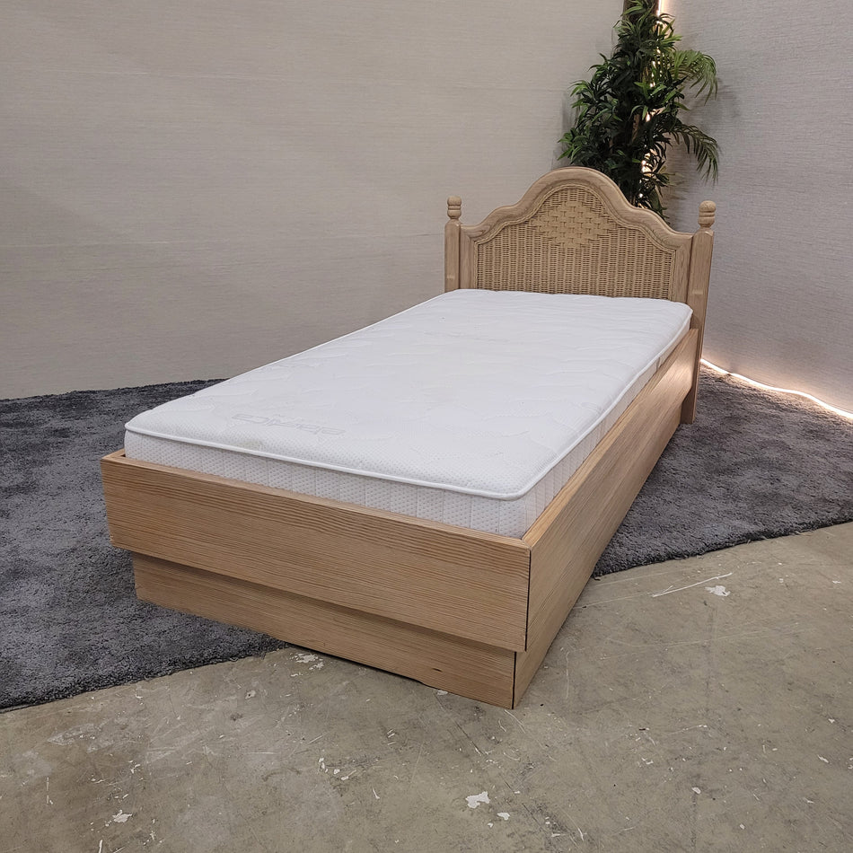 Massivholz Einzelbett 100x200 cm mit Lattenrost & Matratze – natur – gebraucht