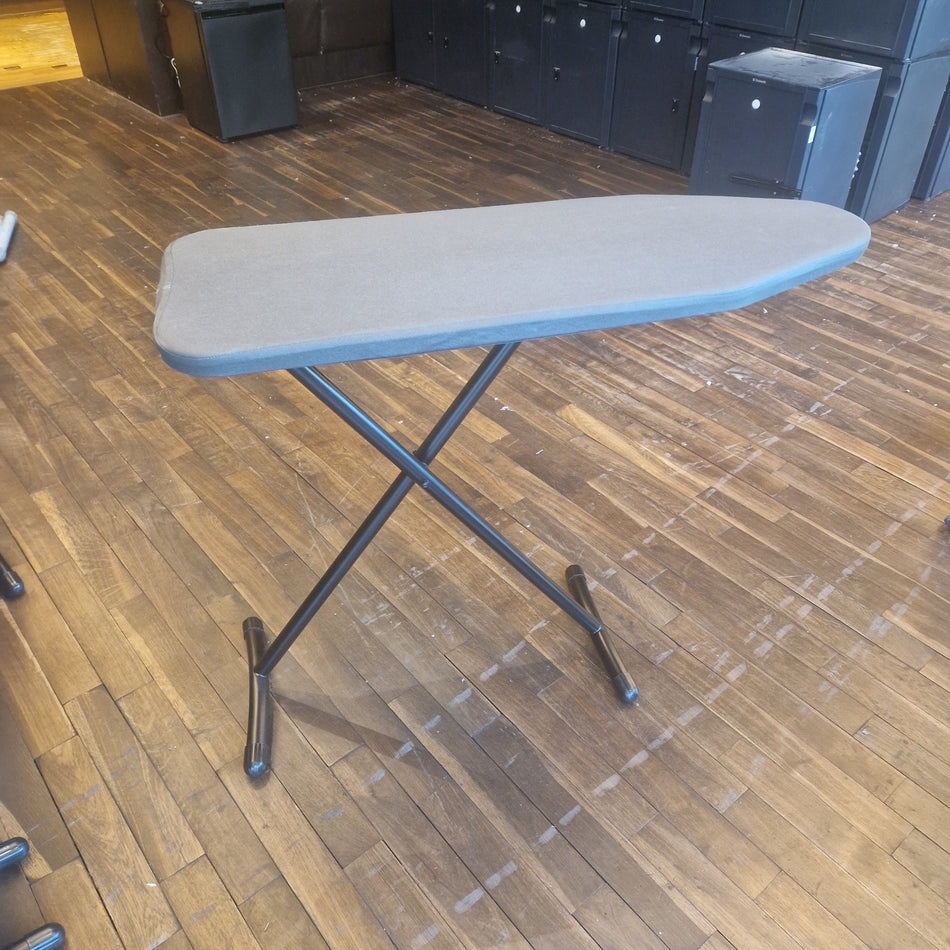 Klappbares Bügelbrett höhenverstellbar