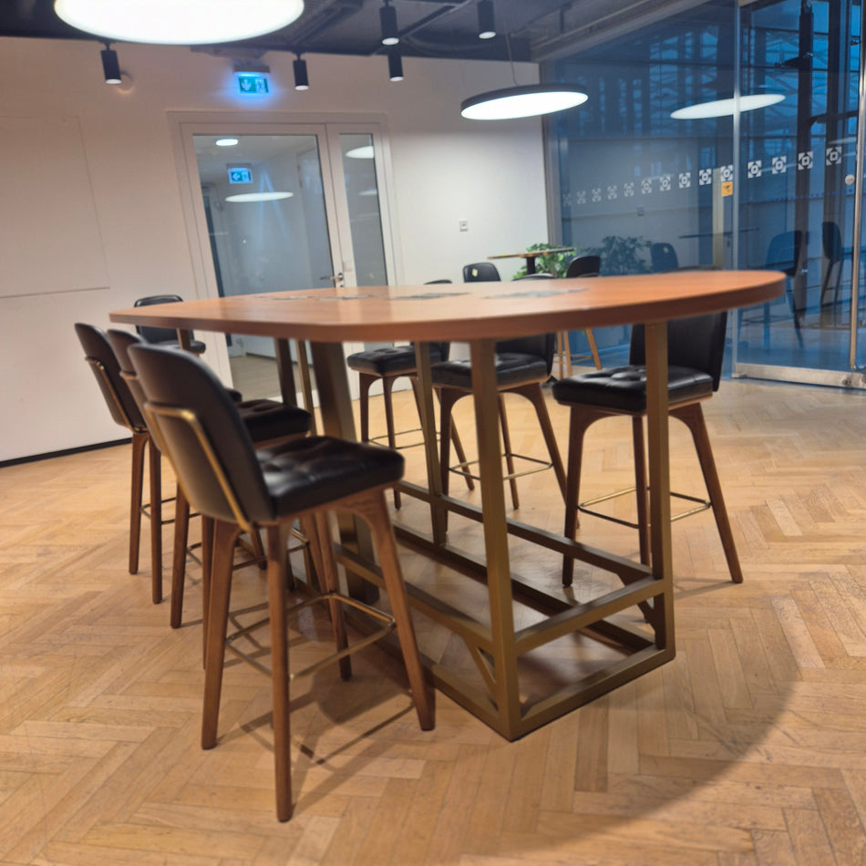 Großer Holztisch mit 6 Barhockern – Meeting- & Stehtisch-Set mit Steckleisten, gebraucht