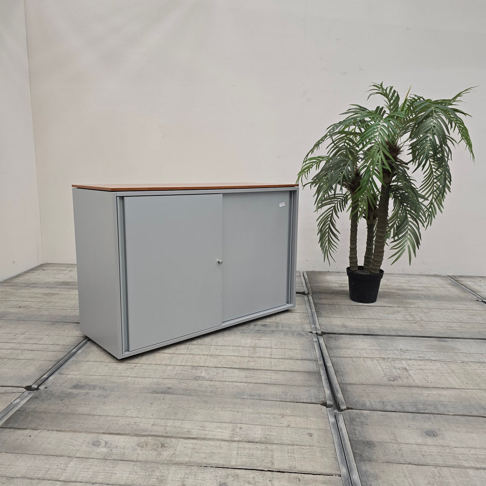 PLANMÖBEL Sideboard 120cm Schiebetüren Grau Braun Holz Büromöbel Schrank Gebraucht