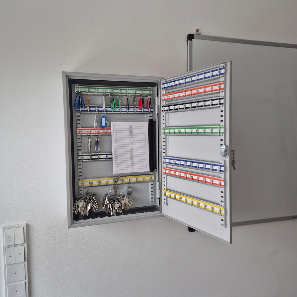 Schlüsselschrank aus Metall – Wandschrank für Büro & Verwaltung, gebraucht