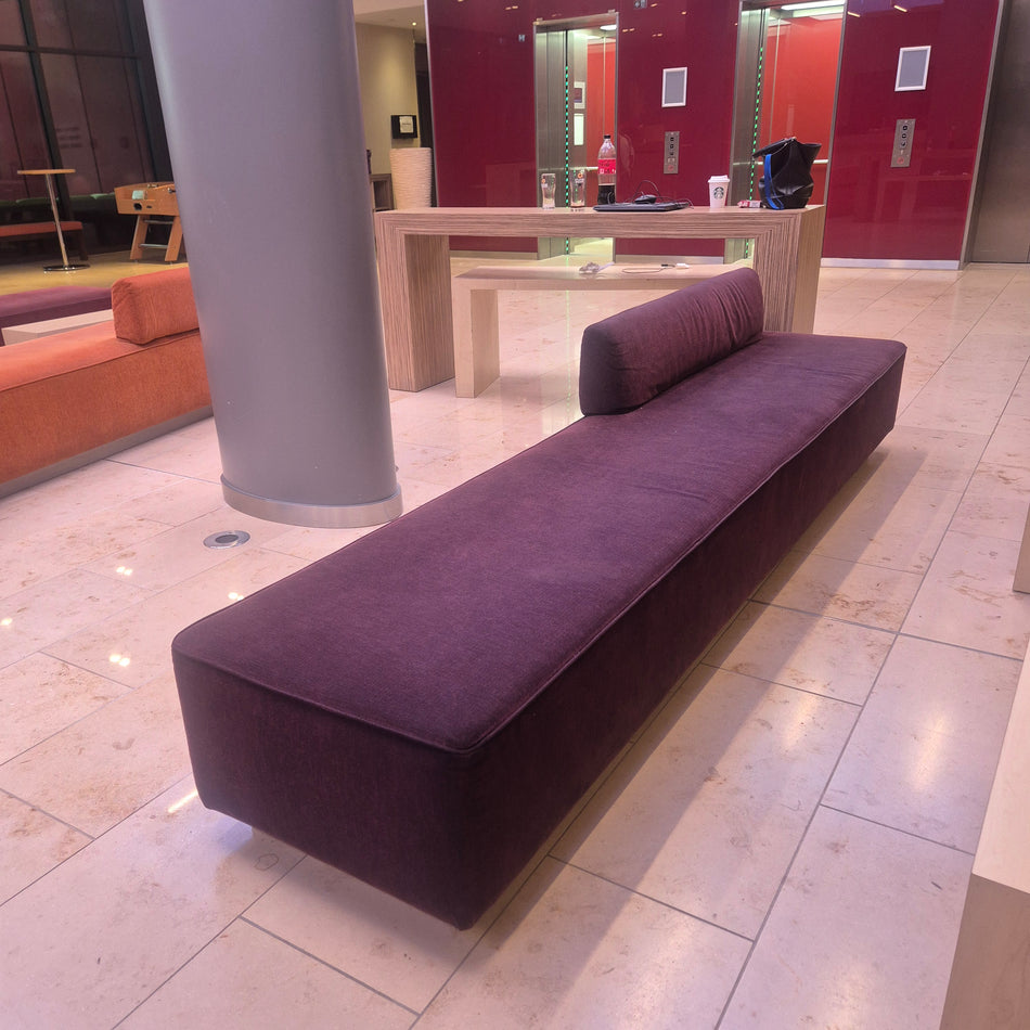 Sitzbank lila Lobby