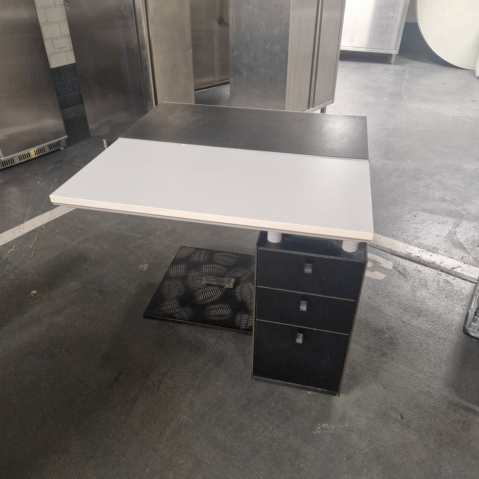 Schreibtisch Bulo Tisch massiv Büro 100x100