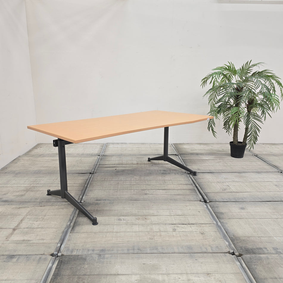 Schreibtisch Bürotisch L Holztisch Hell Metallgestell Schwarz Tisch Gebraucht
