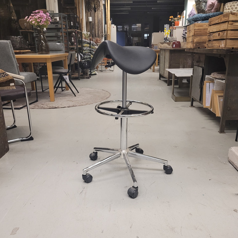 Sattelhocker Bürohocker schwarz Chrom höhenverstellbar Hocker