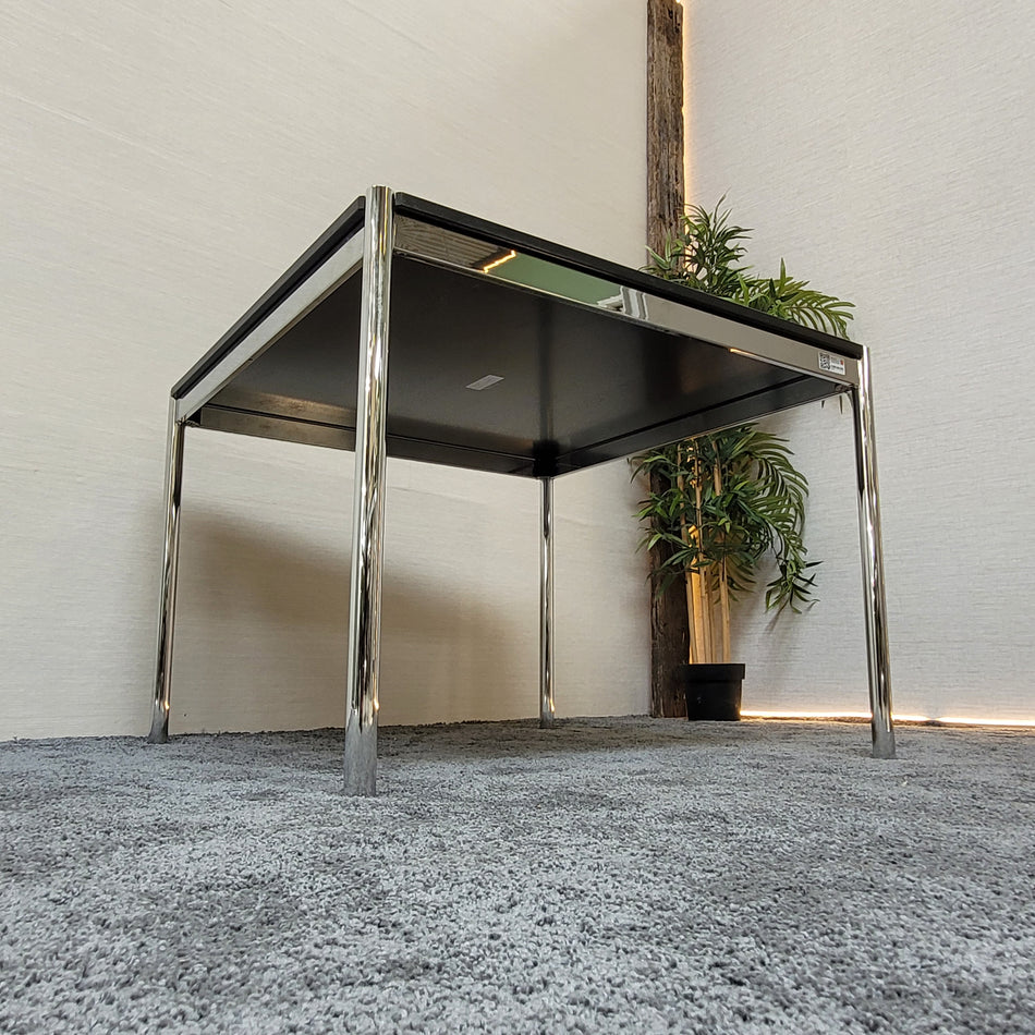 USM Haller Schreibtisch schwarz 100x100 Chrom Quadratisch