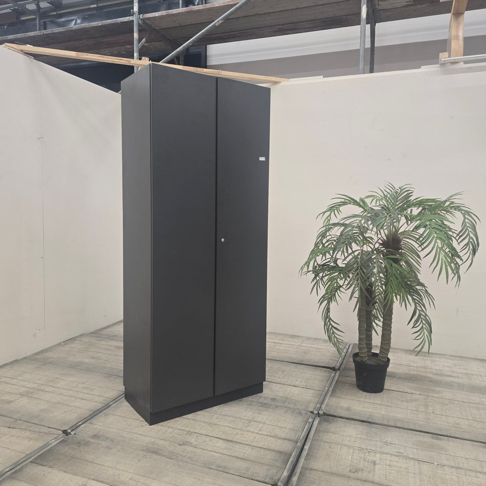PLANMÖBEL Aktenschrank 80x200cm Flügeltürenschrank Schwarz Anthrazit Holz Schrank Büromöbel Gebraucht