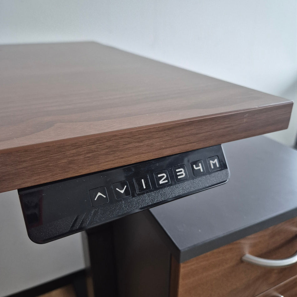 Elektrisch höhenverstellbarer Schreibtisch mit Rollcontainer – Büro-Set Nussbaum, gebraucht