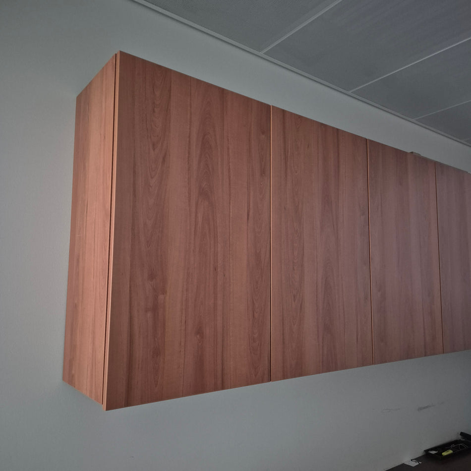 Hängeschrank kirschfarben aus Holz – Wandschrank Büro/Hotel, gebraucht