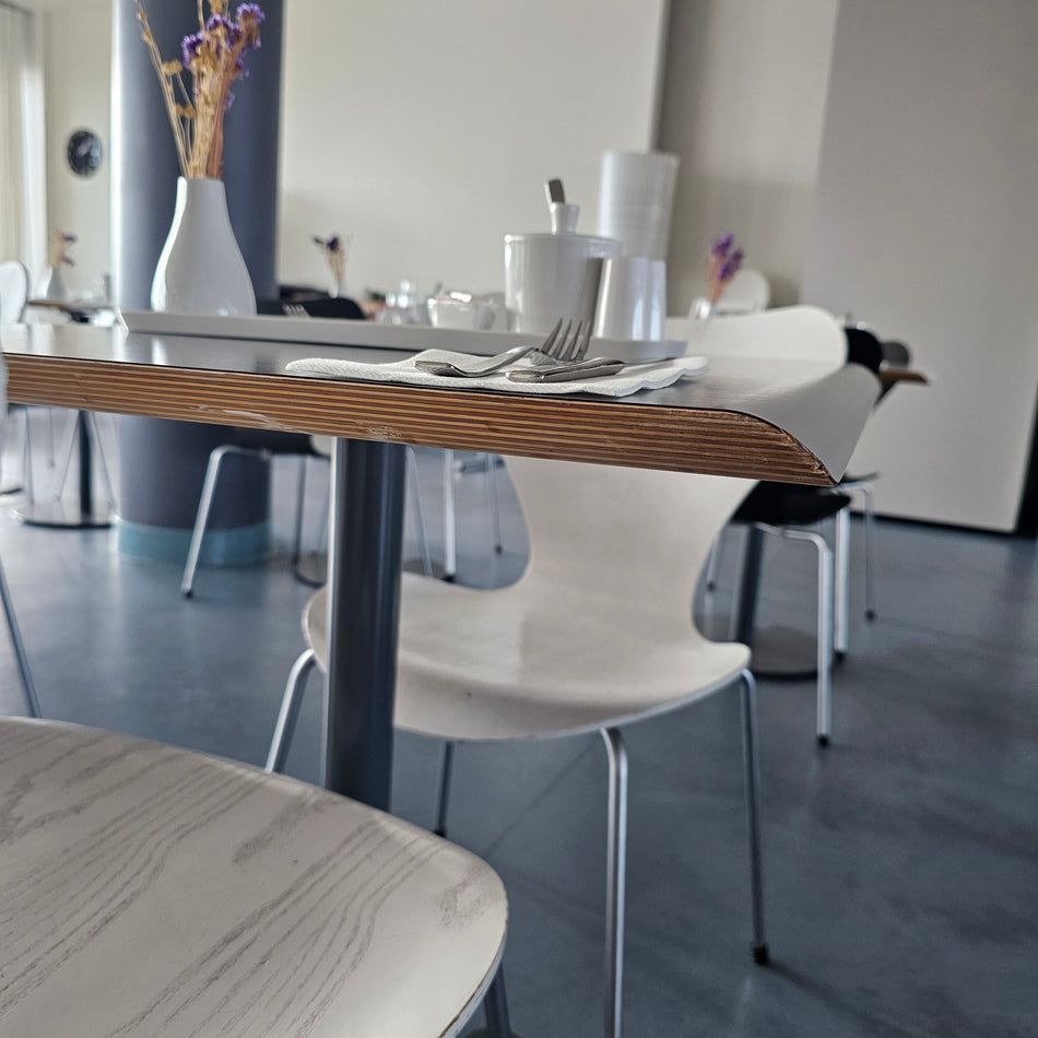 Klapptisch Restauranttisch Tisch grau aus Design-Hotel