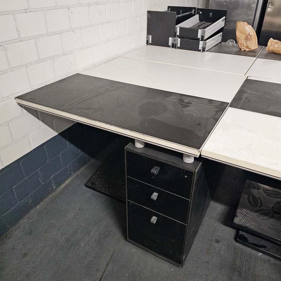 Schreibtisch Bulo Tisch massiv Büro 100x100