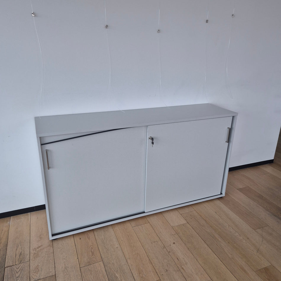 Sideboard lichtgrau – Büroschrank mit Schiebetüren, gebrauch