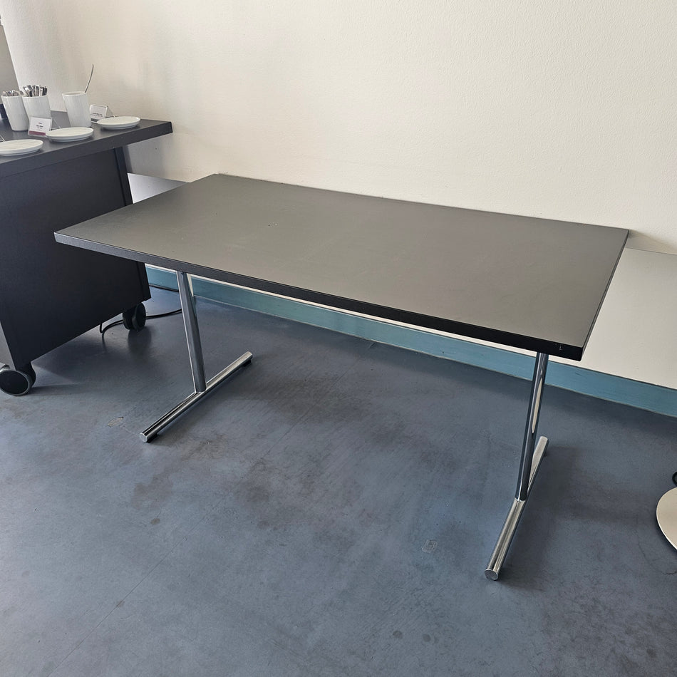 Klapptisch Tisch von Brunner anthrazit 120cm aus Design-Hotel